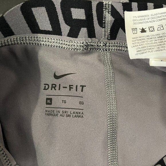 Nike Pro Boy's Size XL 3/4 Cropped Performance Tights - EUC - Picture 2 of 5